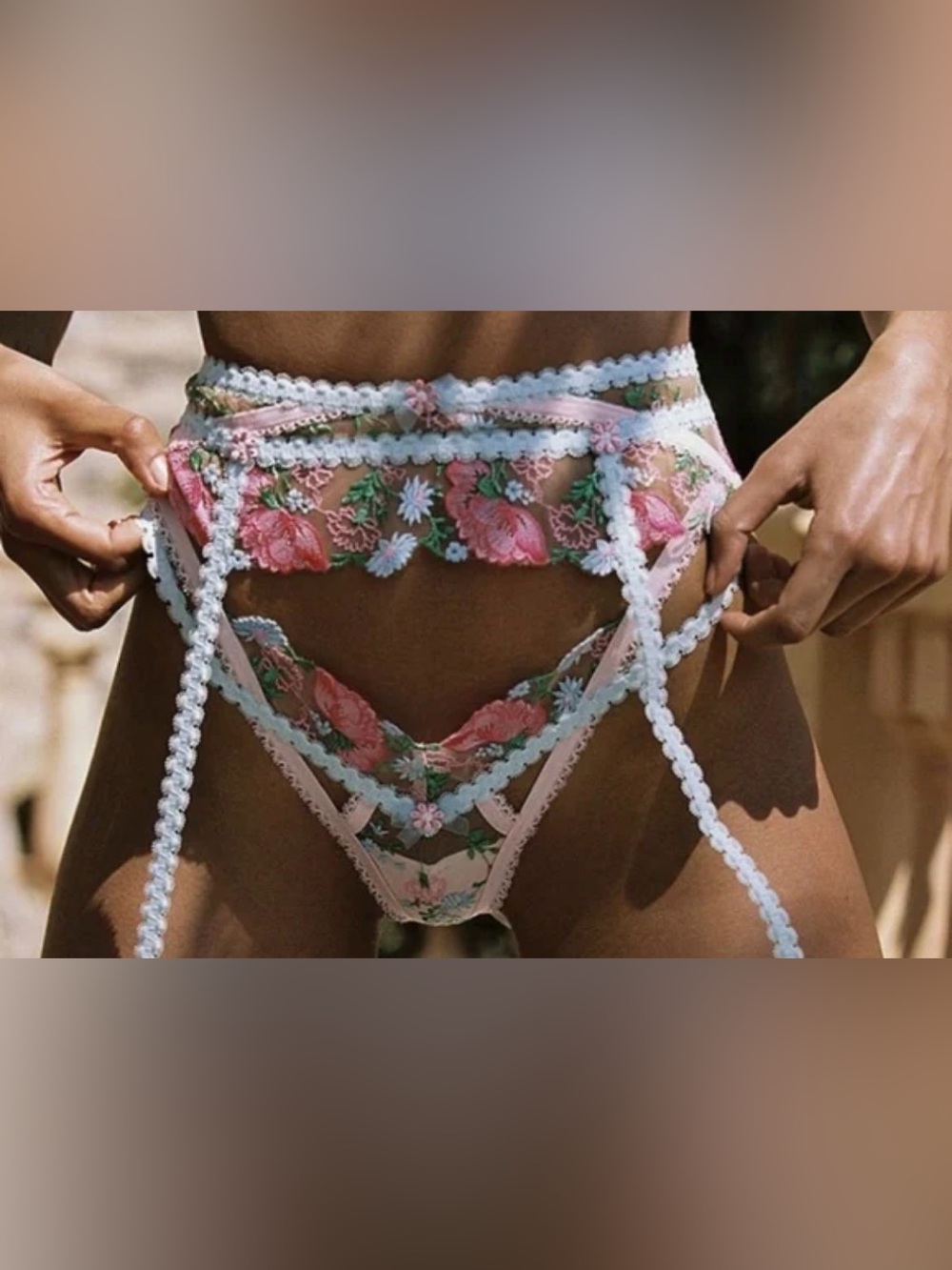 ♥️🍋 NWOT For Love And Lemons Size M Swaying Rose Sheer Garter Belt